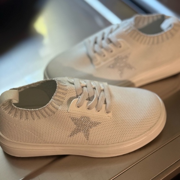 Other - Kids White Running Shoes Size 11 Little Kid - Lightweight No Tie Sneaker